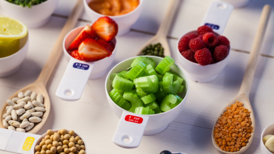 Alimentos en tazas por porción y medida.
